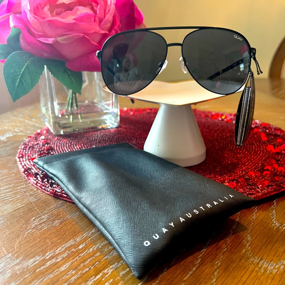New Quay Australia High Key Aviator Sunglasses in Black 😎